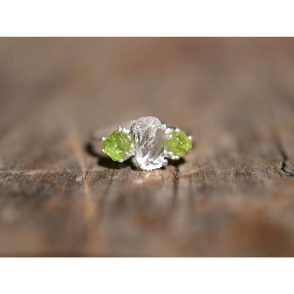 Raw peridot and clear quartz engagement ring, rough cut gemstone ring - Picture 2 of 5